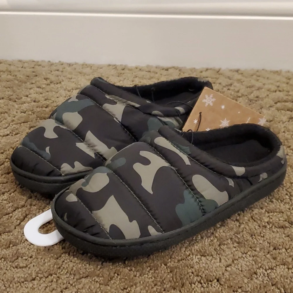 Boys Capelli of New York CAMO Puffy Quilted Slippers Size 10/11 1/2 3/4 NWT